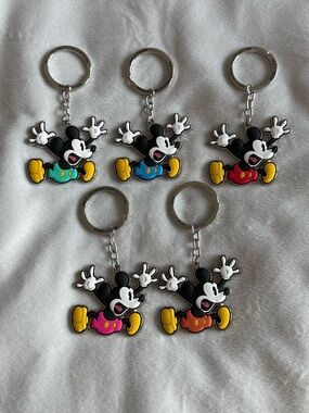 Disney Happy Mickey Mouse Keychain NWOT